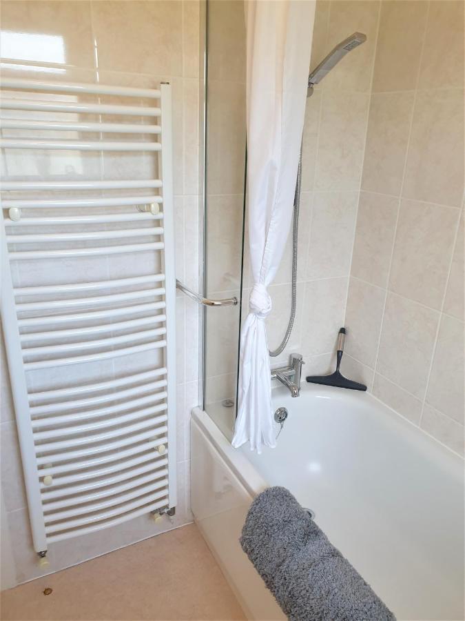 Lions Lodge: Great Location With Hot Tub Ringwood Exterior foto