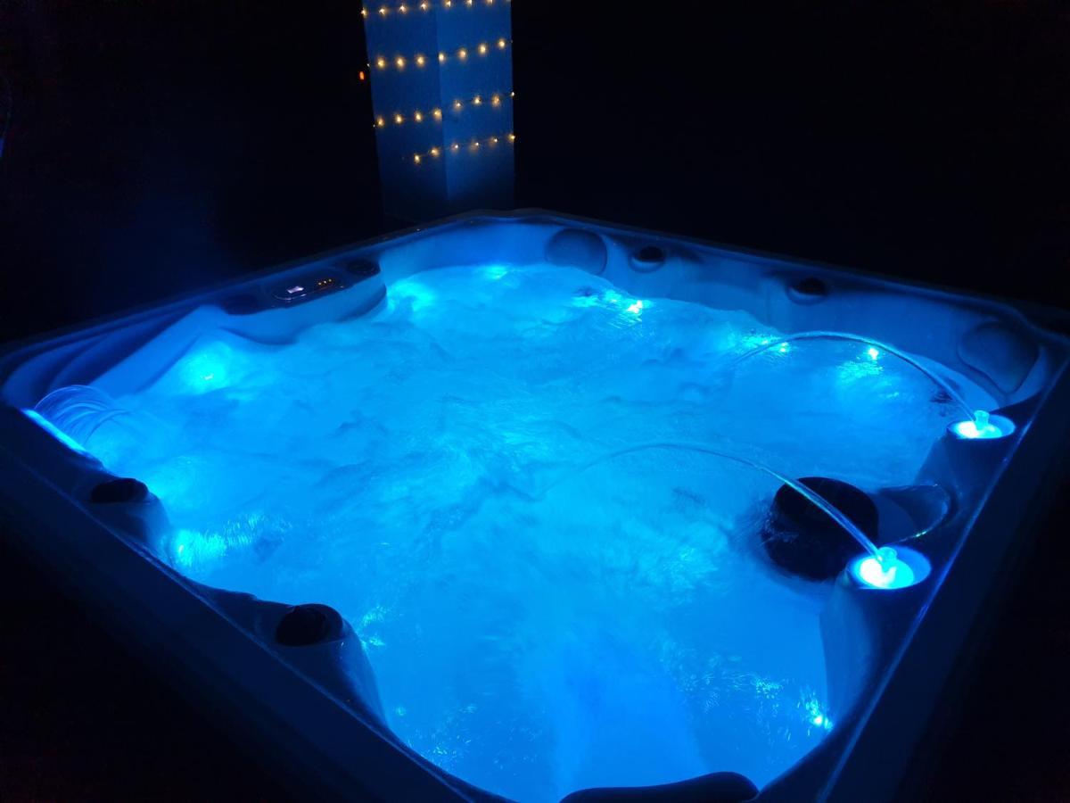 Lions Lodge: Great Location With Hot Tub Ringwood Exterior foto