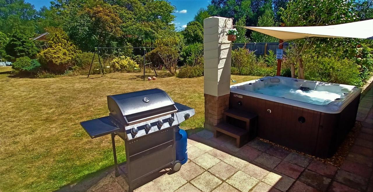 Lions Lodge: Great Location With Hot Tub Ringwood Exterior foto